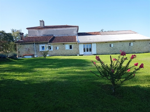 Beautiful renovated old character house with outbuildings and enclosed land of 5000 M2.