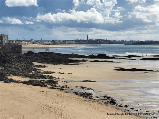 Saint Malo center: The sea at your feet and before your eyes suits you so well! Stone house, full of
