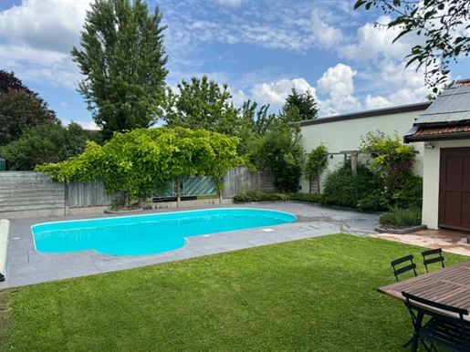 House Of Character, With Pool, Ideally Located