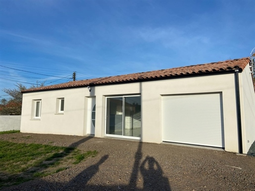 Luçon only 10 minutes away Single storey villa with high comfort 3 bedrooms with outbuildings on 75