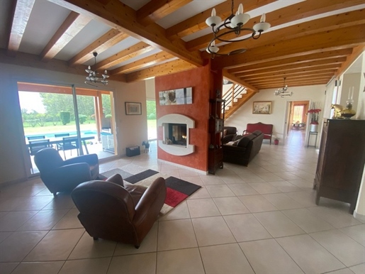 Bergerac nestled in the heart of the vineyard 4 bedroom villa with swimming pool garage on 5000M² c