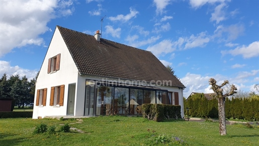 Near Longueville, more than 200m² of living space and total basement on land of more than 5500m²