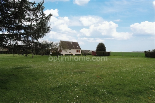 Near Longueville, more than 200m² of living space and total basement on land of more than 5500m²