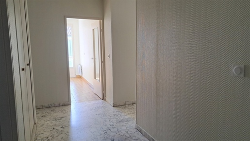 For sale apartment type 4 100m² with elevator in Digne les Bains