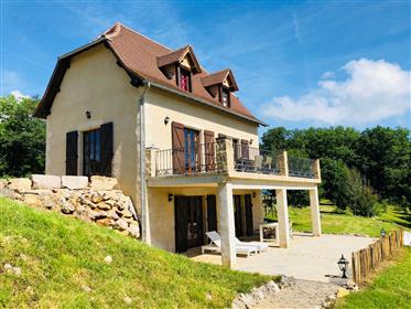 Beautiful country house with stunning views and apartment for sale