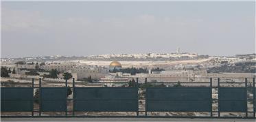 Edullinen, tilava huoneisto, henkeäsalpaavat näkymät Jerusalemin vanhaan kaupunkiin