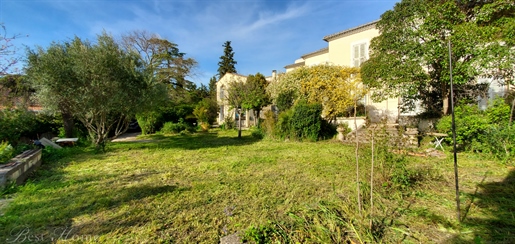 Nîmes Center, Exceptional bourgeois house for sale on 1700m2 of land, rare view.