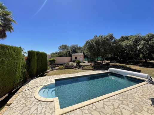 For sale between Nîmes and Montpellier: 7-room villa with swimming pool and outbuilding on large lan