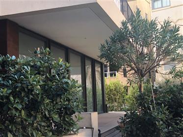 Um apartamento de jardim de luxo no coração de Tel Aviv