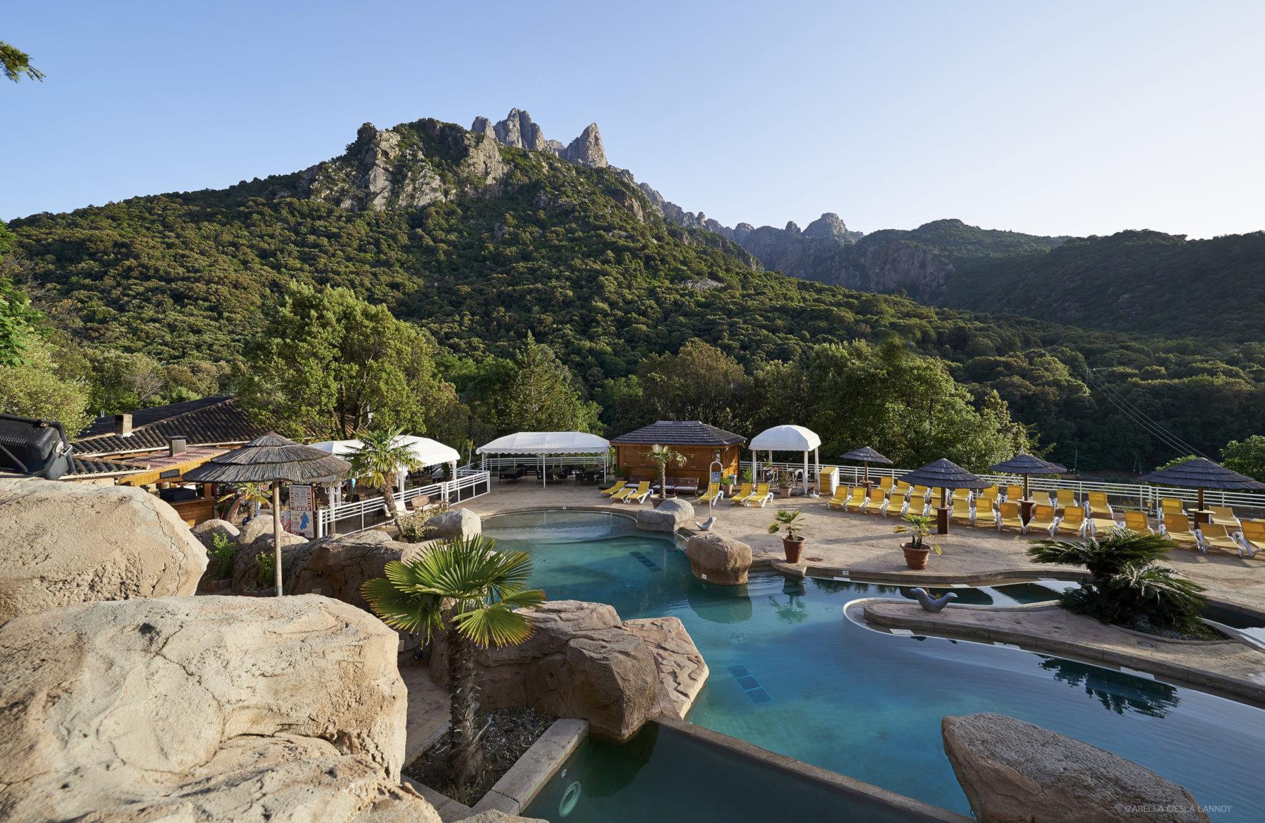 Walls and Funds, Open Air Hotel Corsica West Coast
