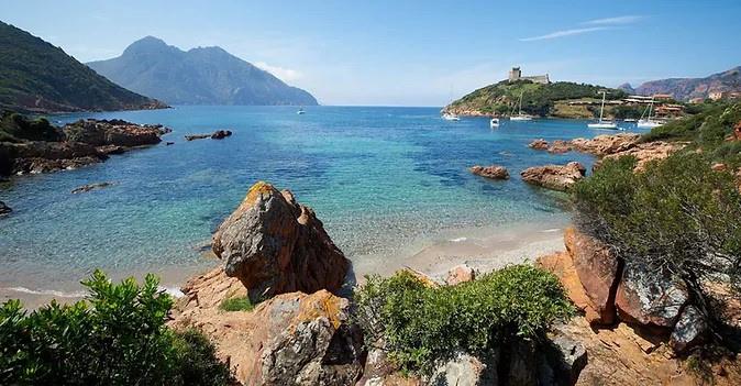 Walls and Funds, Open Air Hotel Corsica West Coast