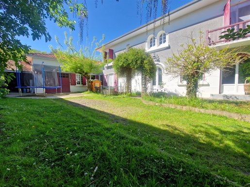 Village house of 153 m2 with land in Saint-Lézer