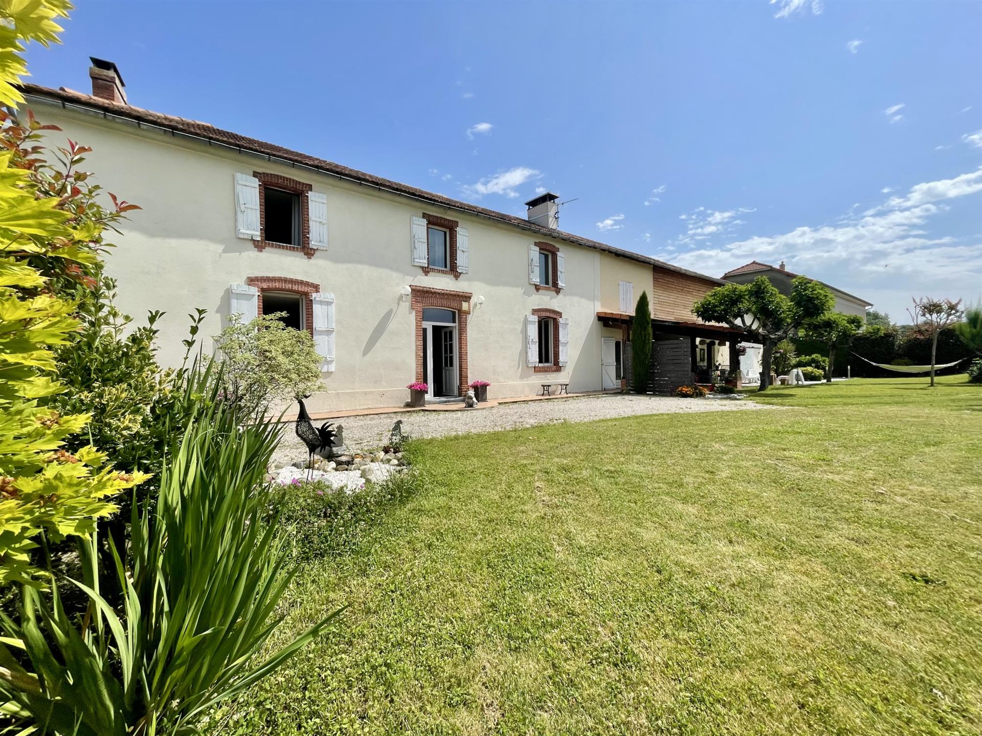 Beautiful house of 205.48 m2 in Camalès