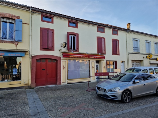 Building in the centre of Maubourguet