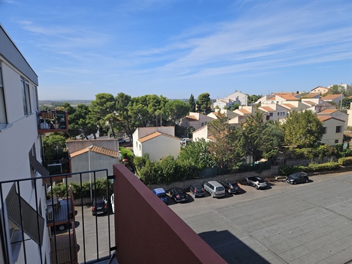 Béziers, popular area, T3 apartment with terrace