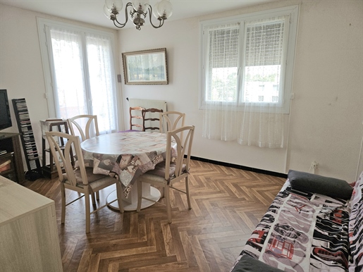 Béziers, popular area, T3 apartment with terrace