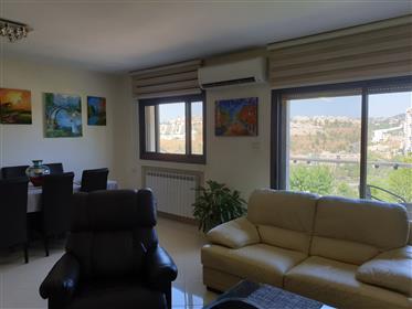 Apartament uimitor, 140Sqm, locație excelentă, vedere frumoasă la Ierusalim