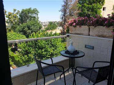 Fantastisk lägenhet, 140Kvm, utmärkt läge, vacker utsikt över Jerusalem