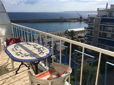 Seafront 2-bedroom, port area, with terrace
