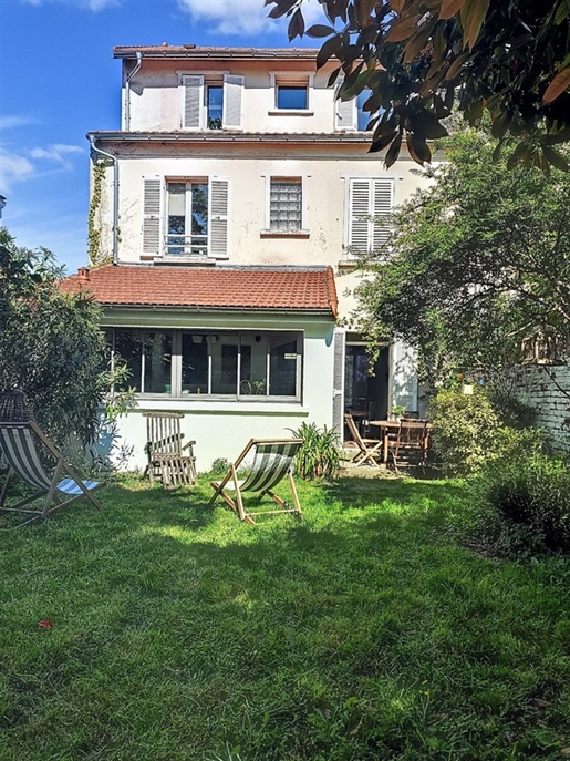 Dpt Hauts de Seine (92), for sale Asnieres Sur Seine house P6 of 165.31 m² - Land of 244.00 m²