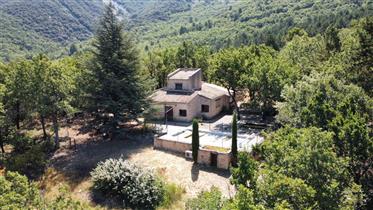 Atypical property in Céreste at the foot of the forest massif of the Luberon