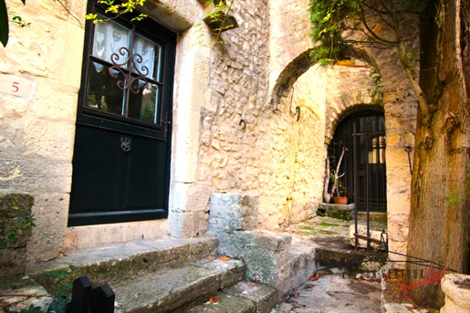 Maison de village en plein coeur du centre historique de Vaison la Romaine.