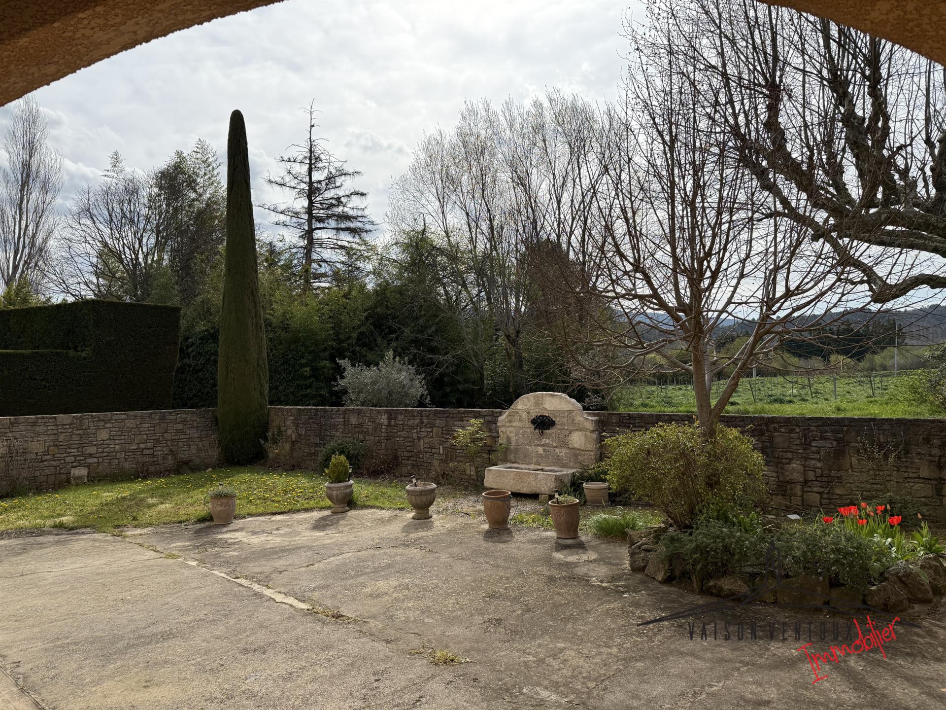 Farmhouse in Provence with swimming pool on 1 ha