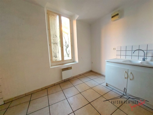 T2 stan površine 40 m2 u prizemlju u centru grada Nyons.