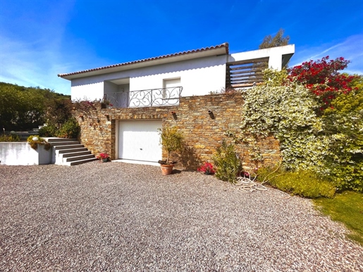 Corsica - For sale Contemporary villa T5 of 200 m² with swimming pool and wooded land of 1325.00 m²