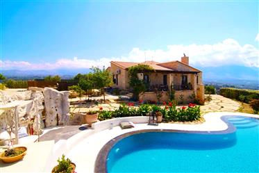 Luxurious Villa In Northern Crete
