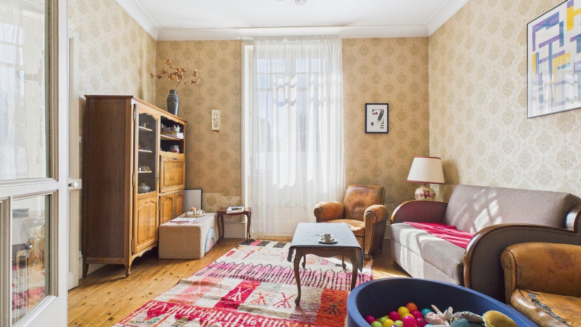 Purchase: Luxury property (17000)