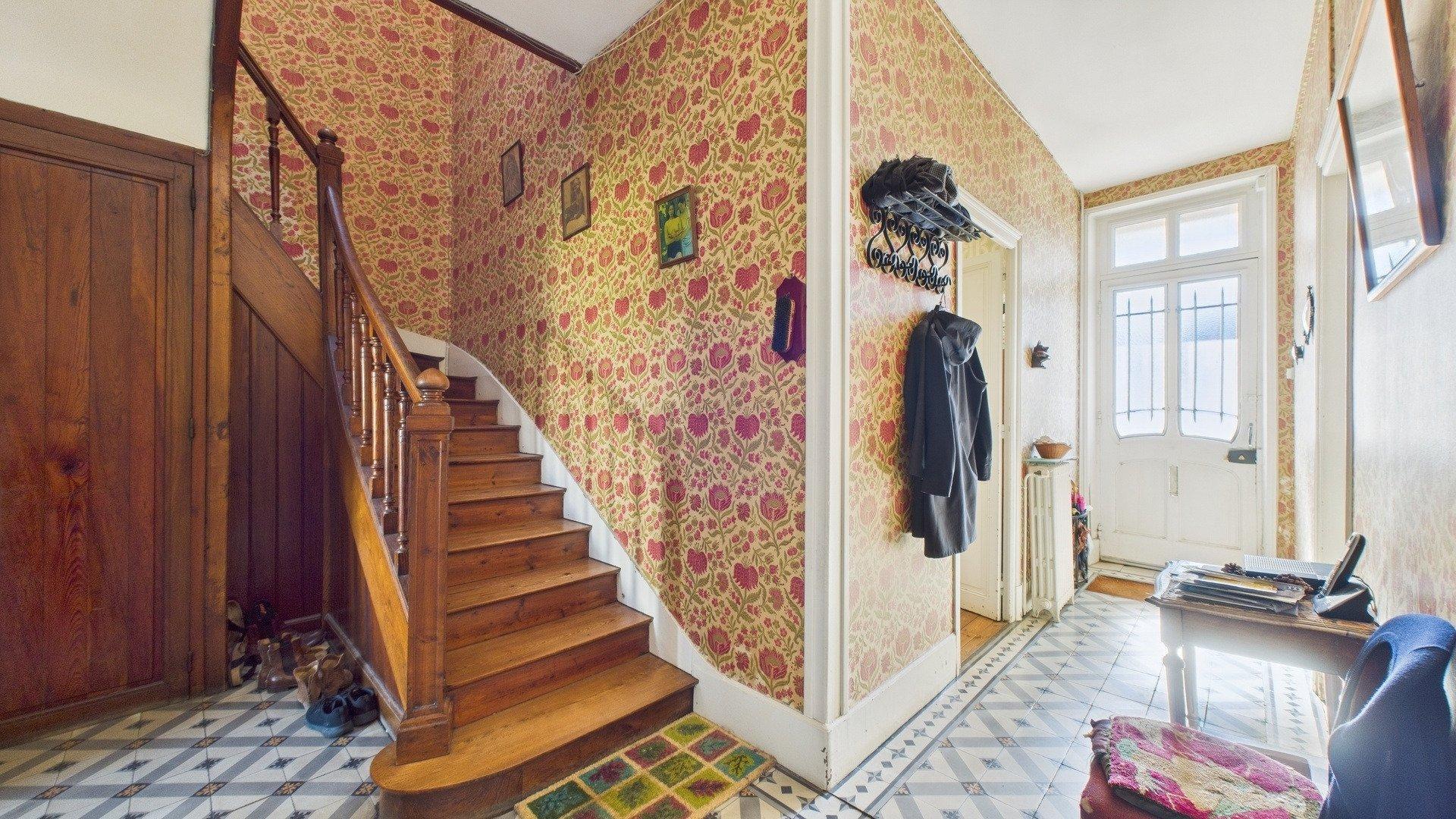 Purchase: Luxury property (17000)