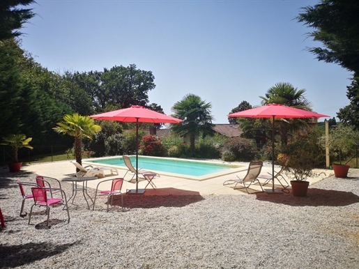 Beautiful real estate complex with 1 gite or guest house, swimming pool, quiet and not overlooked