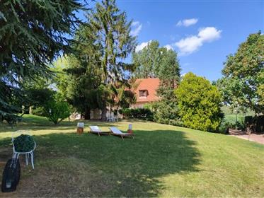 Superb family villa with large plot, to see! 