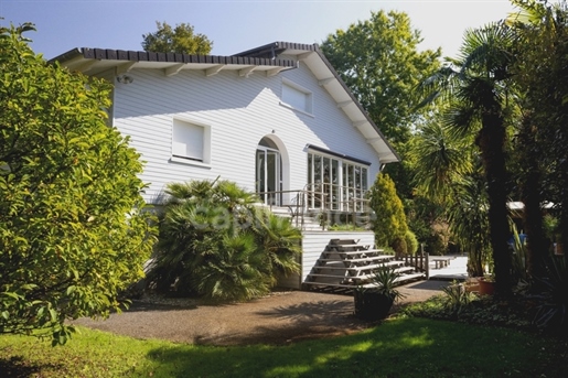 Dpt Gironde (33), for sale Martignas Sur Jalle house 300m² - Land 1617m²