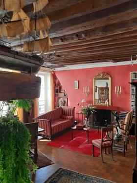 Rare and Charming - Sale of a a 106 m2 apartment in the Marais in Paris