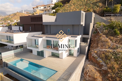4 Bedrooms Villa / Funchal - Madeira Island