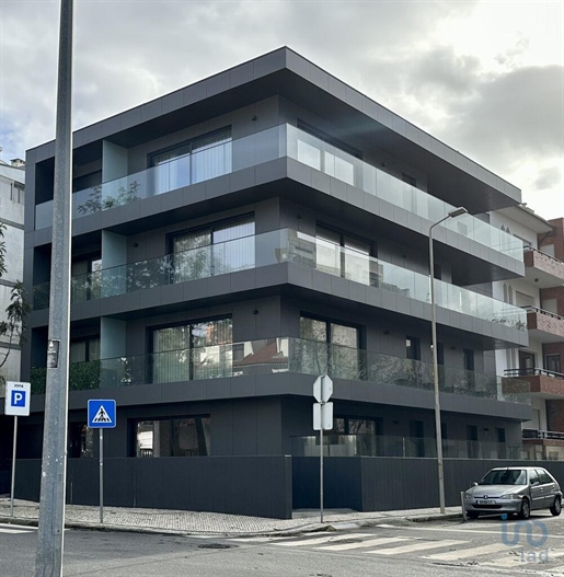 Apartamento T3 em Porto de 180,00 m²