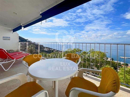 Casa con vistas al mar y terrazas en venta en Roses, Costa Brava