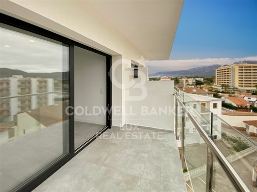New penthouse flat close to the beach on the Costa Brava