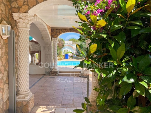 Villa with pool, garden and independent flat in Roses