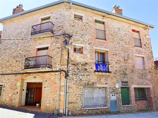 Haus zum Renovieren im Zentrum von Pontós, Katalonien