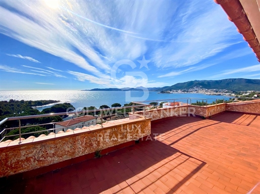 Villa with magnificent sea views in Llançà, on the Costa Brava