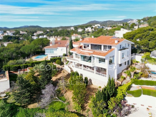Villa avec de magnifiques vues mer à Llançà, sur la Costa Brava