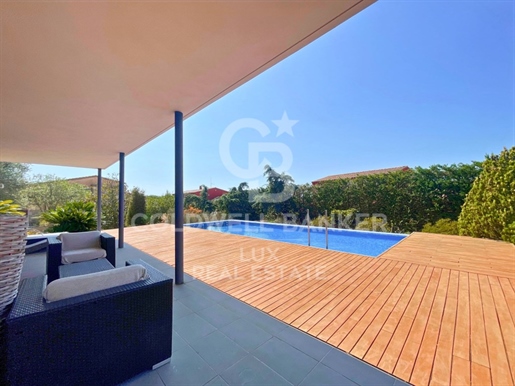 Luxury house in the Golf de Peralada with pool and garage