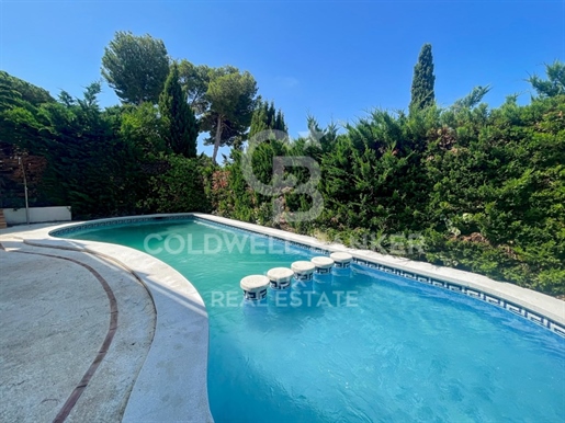 Villa with sea views and pool near the centre and the beach in Roses