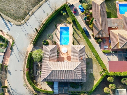 Luxury villa with swimming pool, garage and cinema in Torremirona, Navata