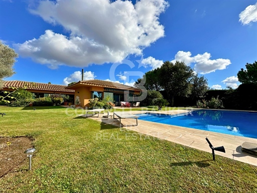 First floor house with swimming pool in Golf Torremirona