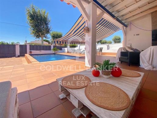 Single-Storey house with pool in Empuriabrava
