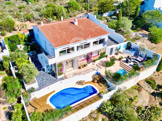 Villa avec magnifique vue unique et exceptionnelle sur la Baie de Roses